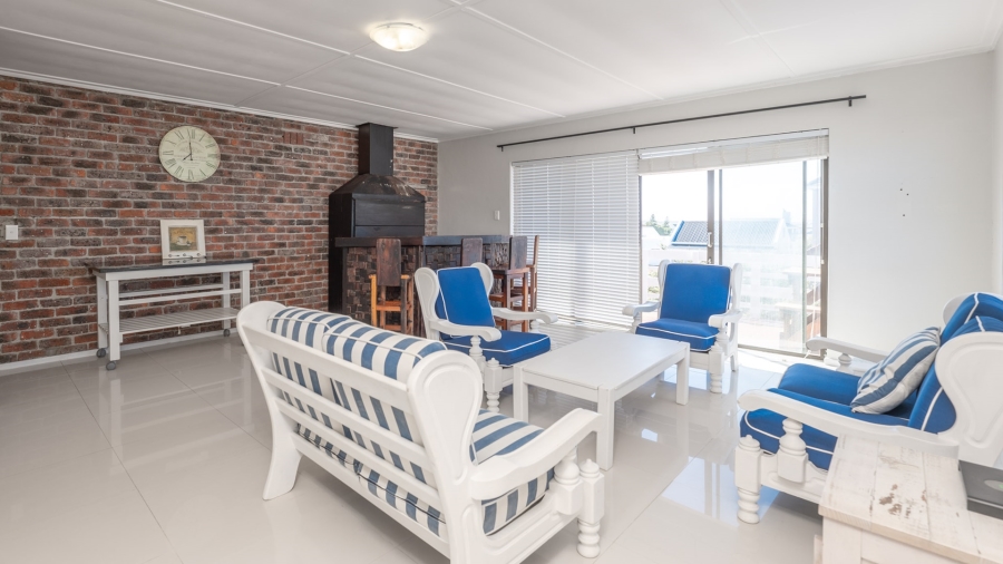 To Let 5 Bedroom Property for Rent in Struisbaai Western Cape